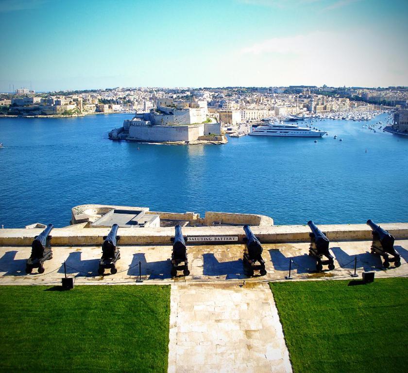 Spinola Bay Top Floor Seafront 3 Bedroom Apartment With Panoramic Sea Views - By Getawaysmalta Saint Julian's エクステリア 写真